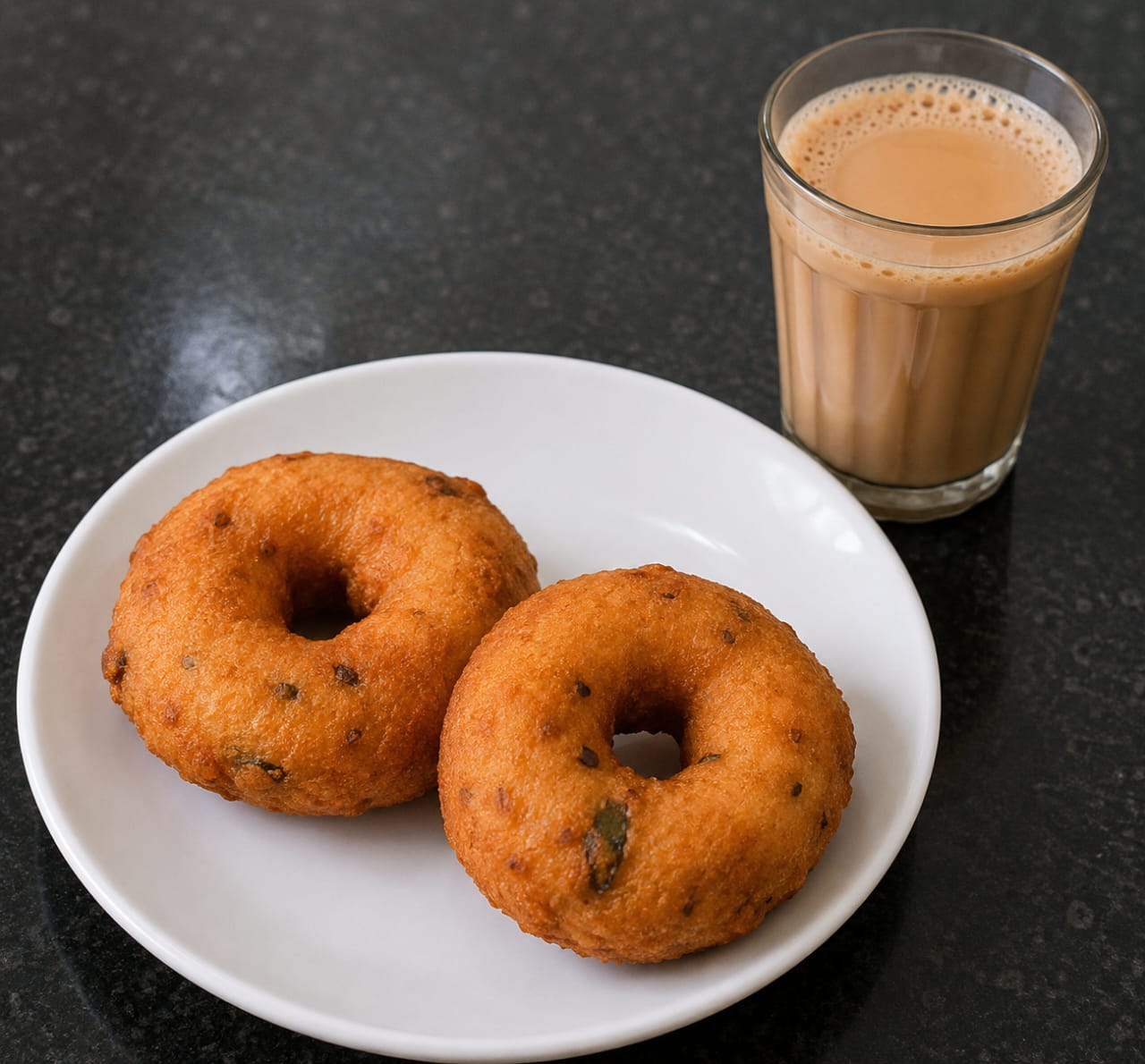 Tea + Vadai (2 pcs)